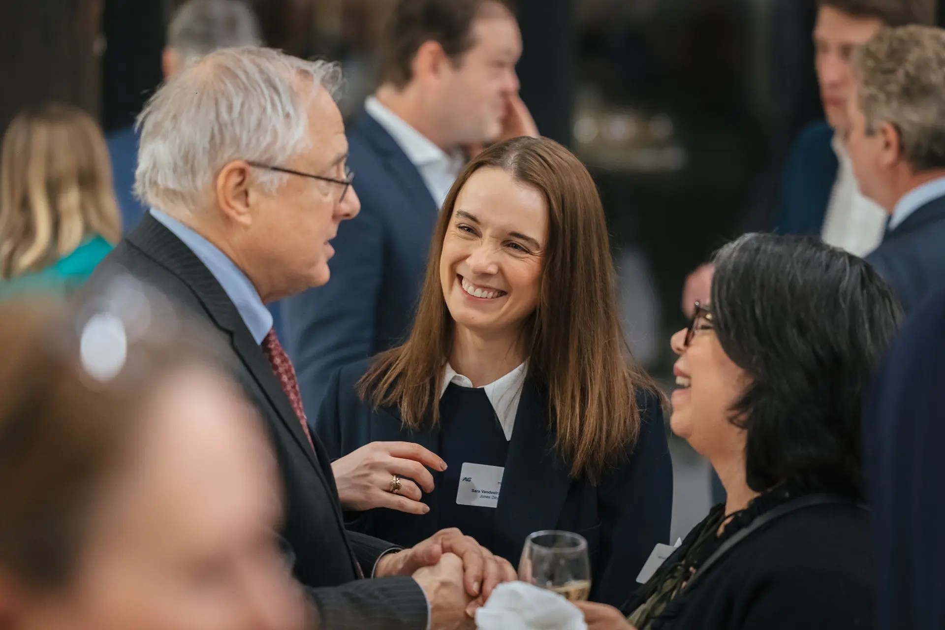 Growing Together Amcham Belgium - Gradient Designs - Modern Desktop Collection